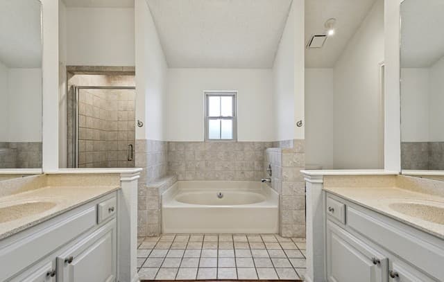 3715  Castle Crest St, San Antonio, TX 78230 — photo 23