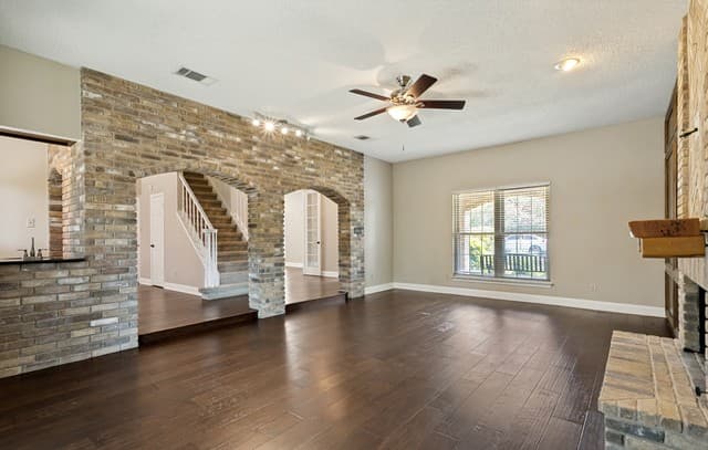 3715  Castle Crest St, San Antonio, TX 78230 — photo 8