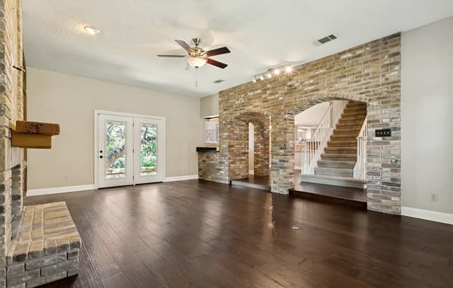 3715  Castle Crest St, San Antonio, TX 78230 — photo 9