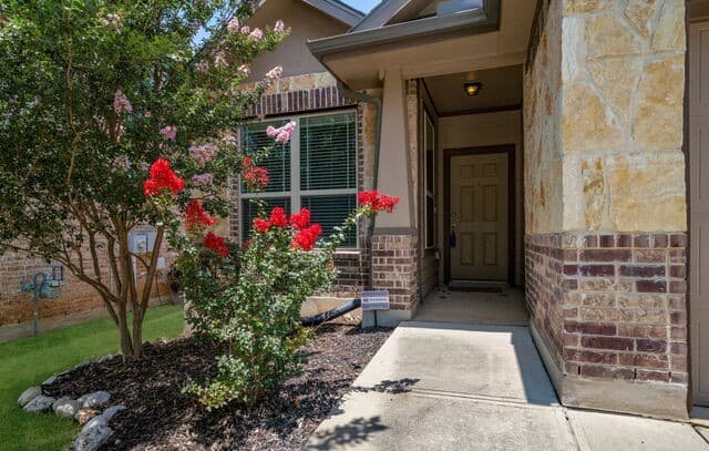 6051  Akin Song, San Antonio, TX 78261 — photo 2