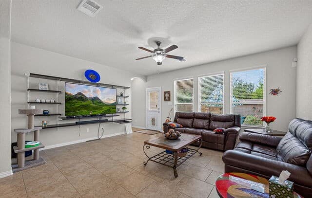 6051  Akin Song, San Antonio, TX 78261 — photo 4