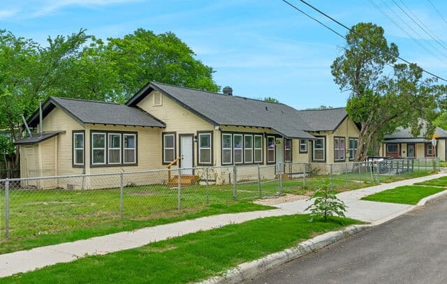 1200 W Magnolia Ave, San Antonio, TX 78201 — photo 2