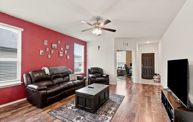 10346  McQueeney, San Antonio, TX 78252 — photo 5