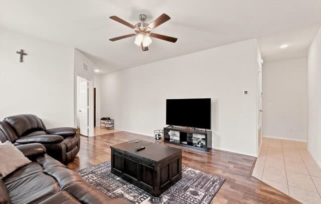 10346  McQueeney, San Antonio, TX 78252 — photo 6