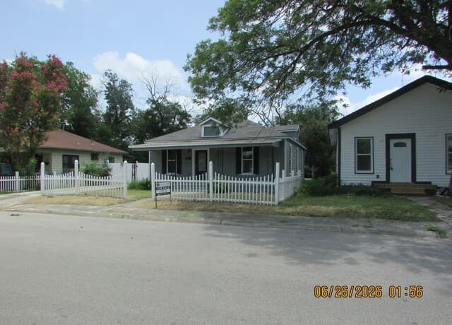 5218  Sierra, San Antonio, TX 78214 — photo 2
