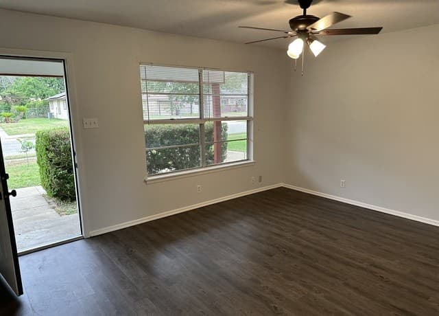 7211  Westglade Dr, San Antonio, TX 78227 — photo 2