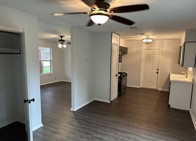 7211  Westglade Dr, San Antonio, TX 78227 — photo 3