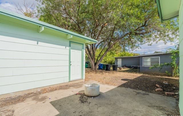 131  Brettonwood Dr, San Antonio, TX 78218 — photo 15