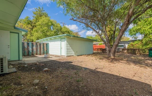 131  Brettonwood Dr, San Antonio, TX 78218 — photo 16