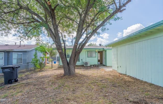 131  Brettonwood Dr, San Antonio, TX 78218 — photo 17