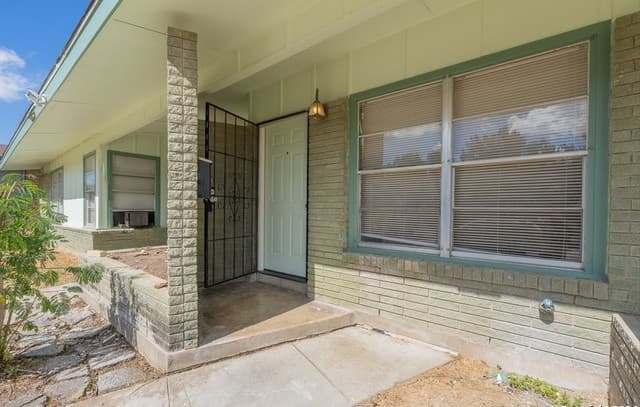 131  Brettonwood Dr, San Antonio, TX 78218 — photo 2