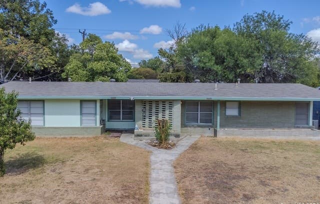 131  Brettonwood Dr, San Antonio, TX 78218 — photo 3
