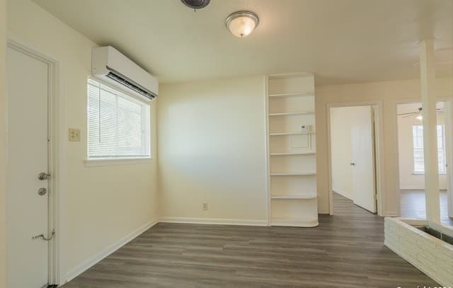 131  Brettonwood Dr, San Antonio, TX 78218 — photo 9