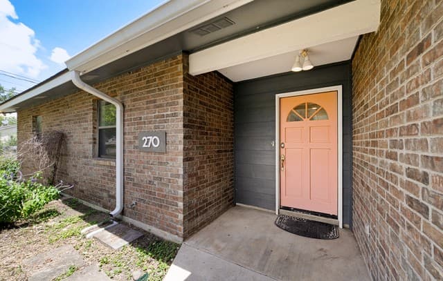 270  Briarwood Cir, Bandera, TX 78003 — photo 2