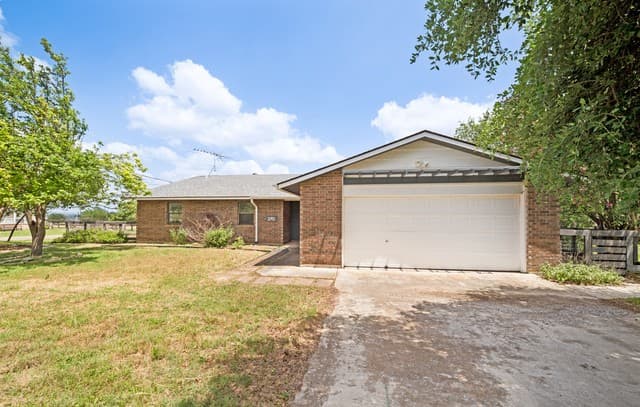 270  Briarwood Cir, Bandera, TX 78003 — photo 3