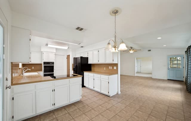 270  Briarwood Cir, Bandera, TX 78003 — photo 4