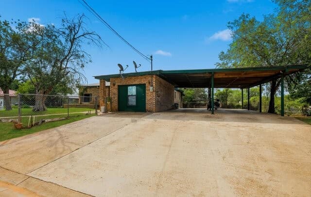710  Storey, Cotulla, TX 78014 — photo 4