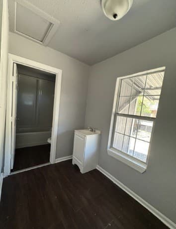 1111  Delgado St, San Antonio, TX 78207 — photo 8