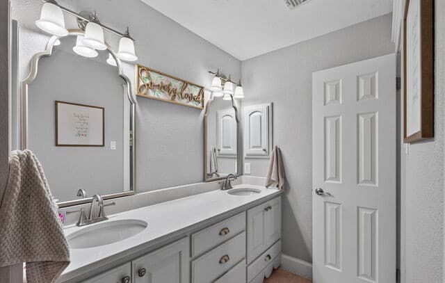 29607  Fairway Bluff Dr, Boerne, TX 78015 — photo 22
