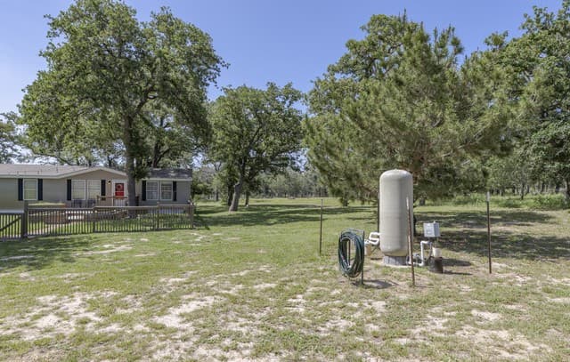 111  Longhorn Rd, Stockdale, TX 78160 — photo 2