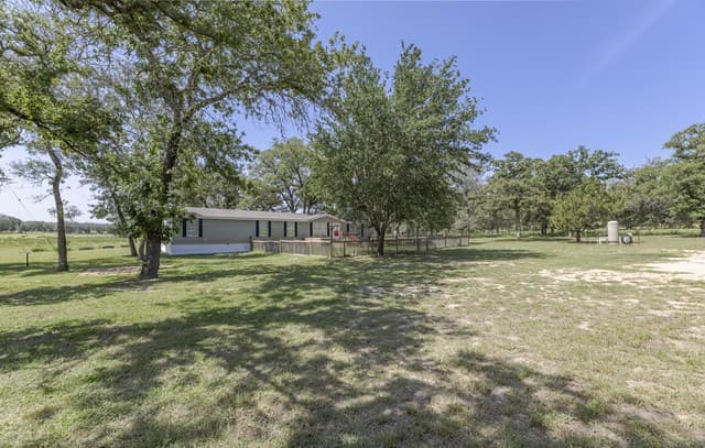 111  Longhorn Rd, Stockdale, TX 78160 — photo 3