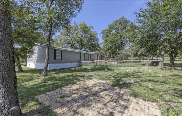 111  Longhorn Rd, Stockdale, TX 78160 — photo 4