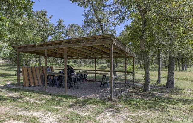 111  Longhorn Rd, Stockdale, TX 78160 — photo 6