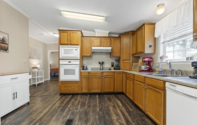 111  Longhorn Rd, Stockdale, TX 78160 — photo 8