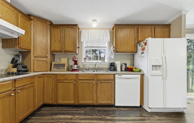 111  Longhorn Rd, Stockdale, TX 78160 — photo 9
