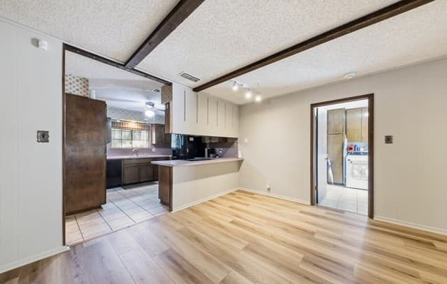 323 Madrid, Universal City, TX 78148 — photo 12