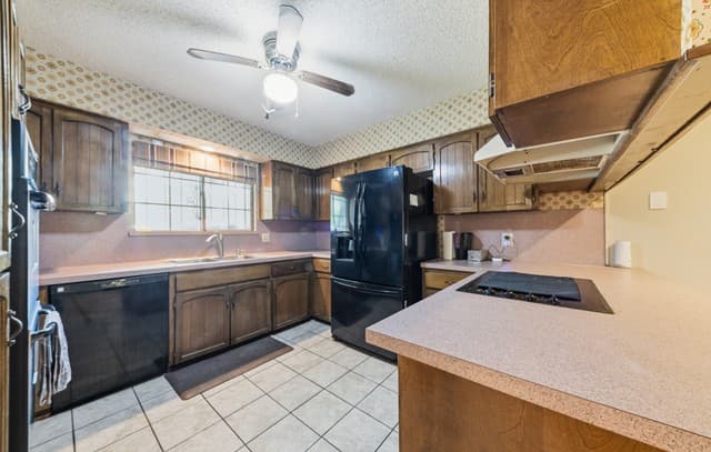 323 Madrid, Universal City, TX 78148 — photo 13