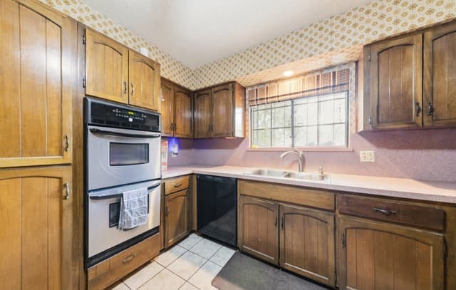 323 Madrid, Universal City, TX 78148 — photo 14