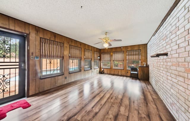 323 Madrid, Universal City, TX 78148 — photo 15