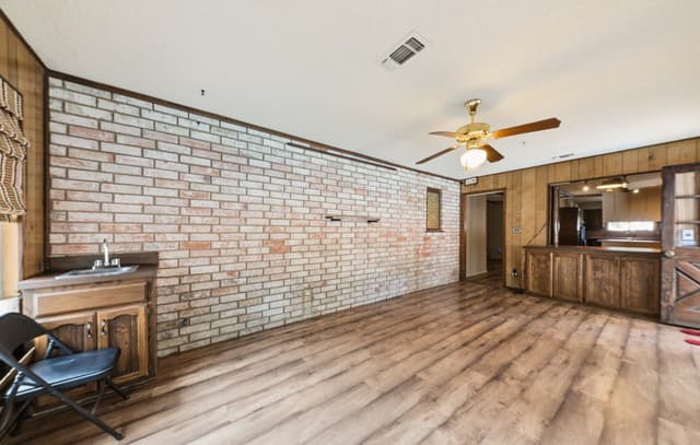 323 Madrid, Universal City, TX 78148 — photo 16
