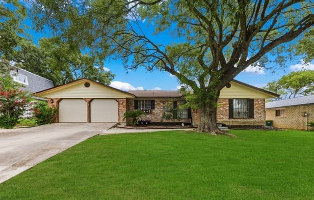 323 Madrid, Universal City, TX 78148 — photo 2