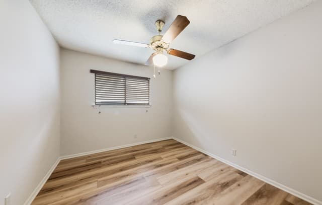 323 Madrid, Universal City, TX 78148 — photo 21