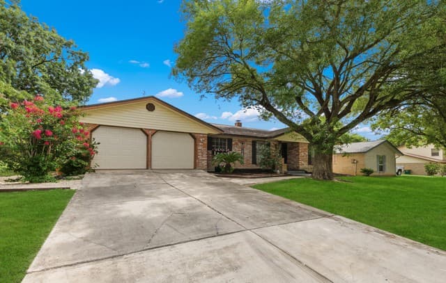 323 Madrid, Universal City, TX 78148 — photo 4