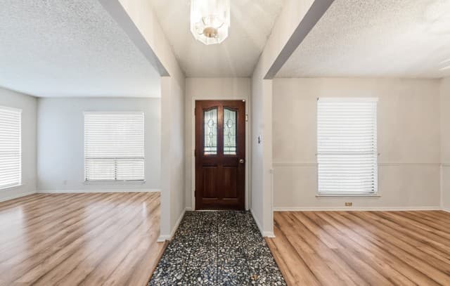 323 Madrid, Universal City, TX 78148 — photo 5