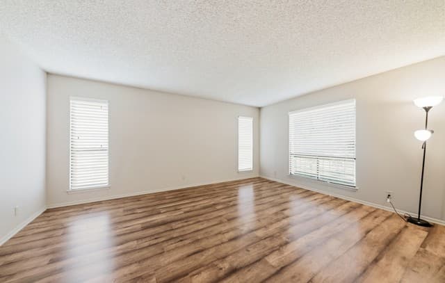 323 Madrid, Universal City, TX 78148 — photo 6