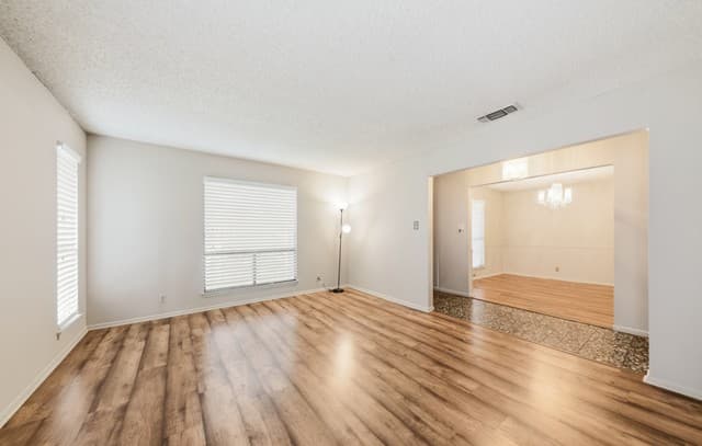323 Madrid, Universal City, TX 78148 — photo 7