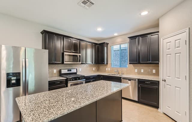 13927  Laurel Branch, San Antonio, TX 78245 — photo 10