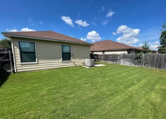 10210  Dixon Wood, San Antonio, TX 78245 — photo 21