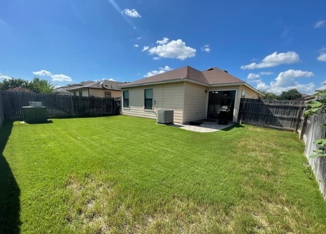 10210  Dixon Wood, San Antonio, TX 78245 — photo 22