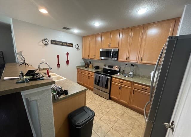 10210  Dixon Wood, San Antonio, TX 78245 — photo 4