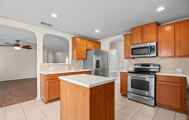 107  Finch Knl, San Antonio, TX 78253 — photo 5