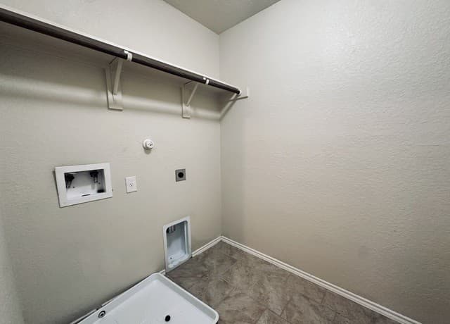 7102  Hibiscus Fls, San Antonio, TX 78218 — photo 24