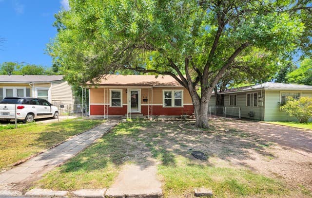 317  Frost St, San Antonio, TX 78201 — photo 2