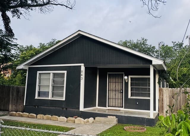 563 N San Horacio Ave