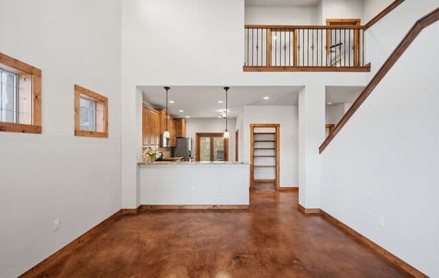 1694  Gruene Vineyard Crossing