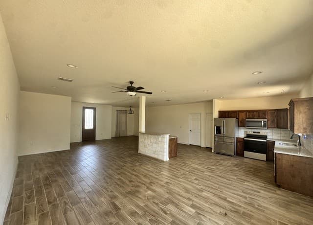 141  County Road 2667, Devine, TX 78016 — photo 10